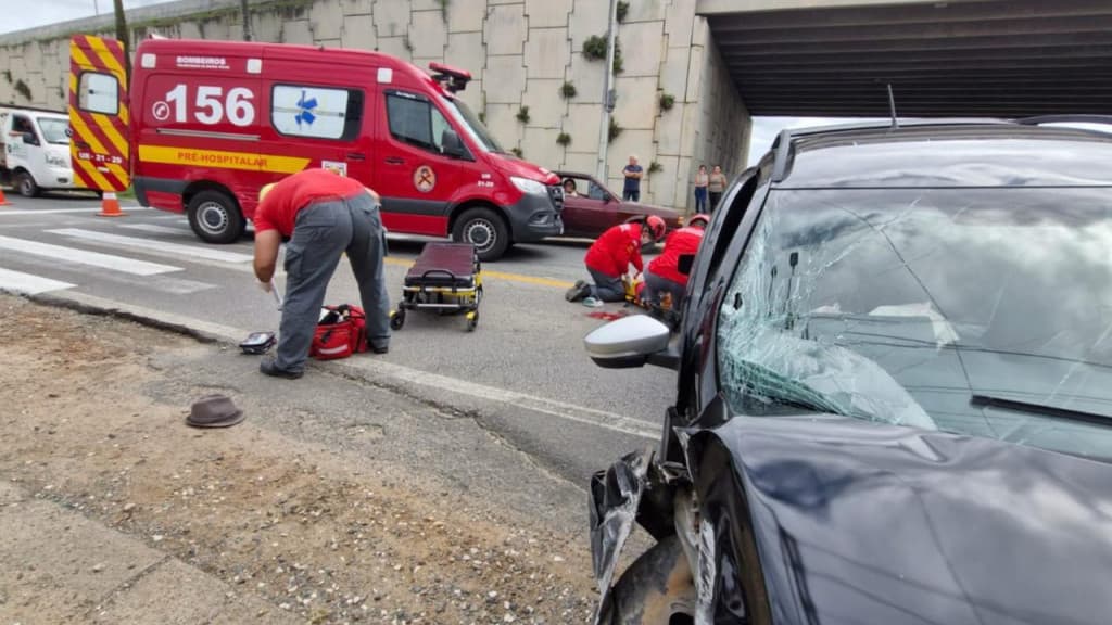 Homem é atropelado por veículo na faixa de pedestres, em Barra Velha