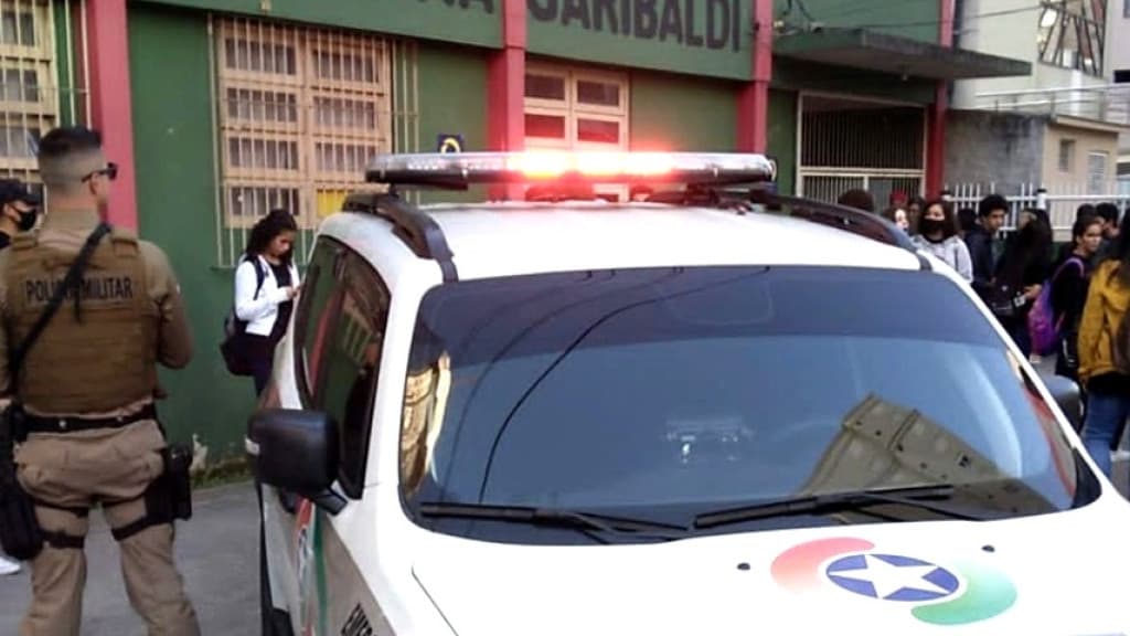 Deputada Paulinha retorna de missão nos EUA e revela preocupação com escolas