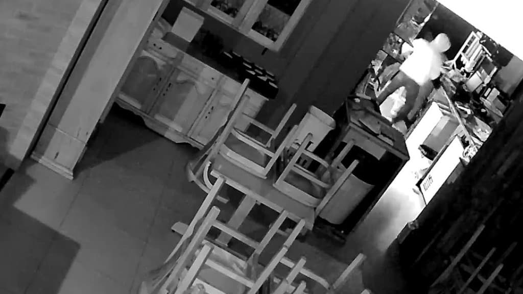 Restaurante é arrombado em Itapema e bandido leva cigarros e cerveja