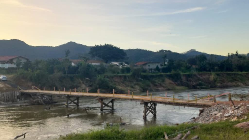 Ponte provisória da Colônia Nova Itália, em São João Batista, é liberada