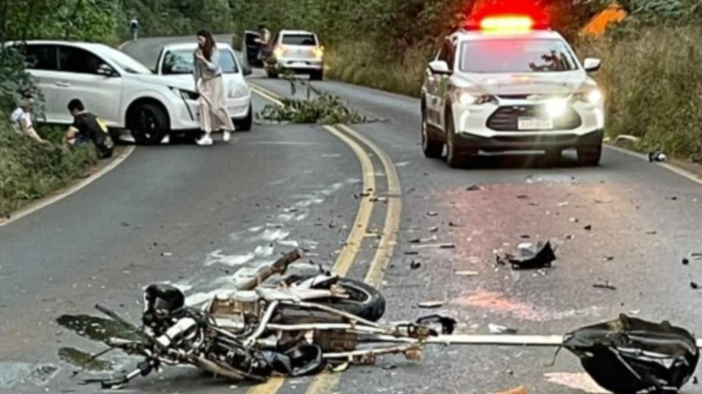 Homem morre em grave acidente entre carro e moto na SC-283