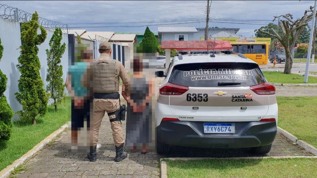 Casal é preso por furto de celulares em loja de Tijucas