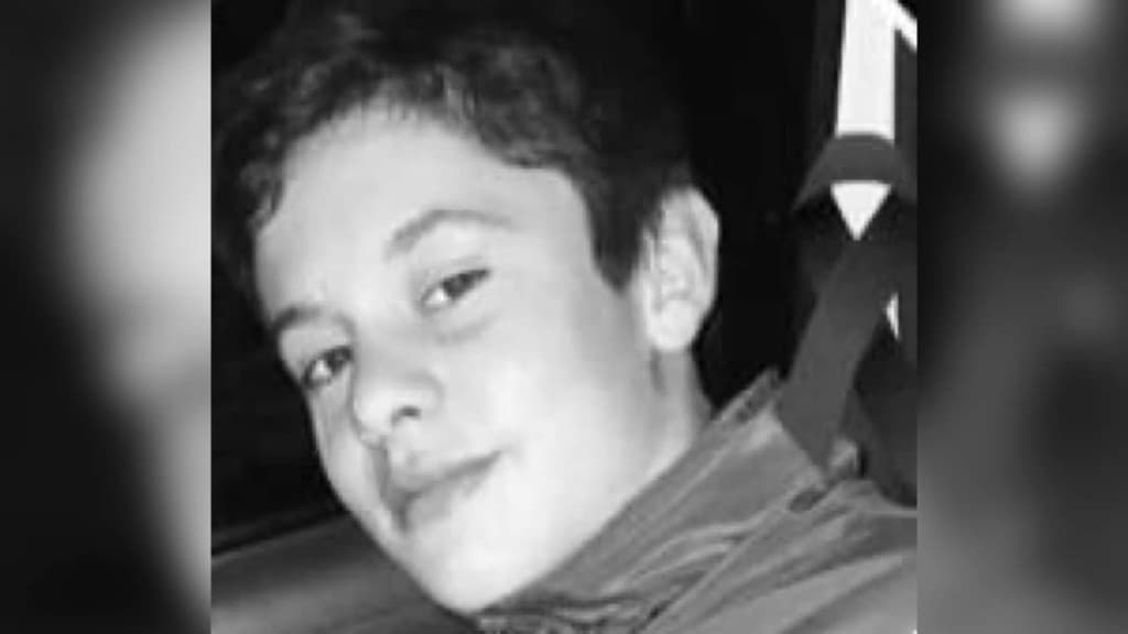 Menino de 13 anos morre em colisão entre motocicleta e caminhão em SC