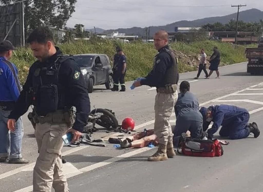 Motociclista fica gravemente ferido na BR470 em Navegantes