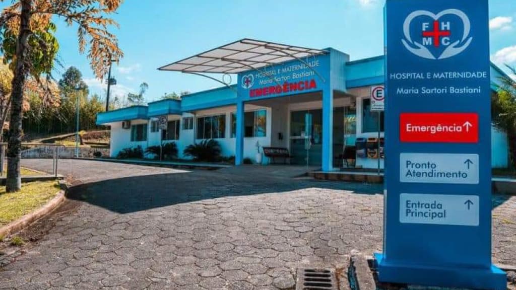 Mulher é salva por equipe médica do hospital de Canelinha durante infarto