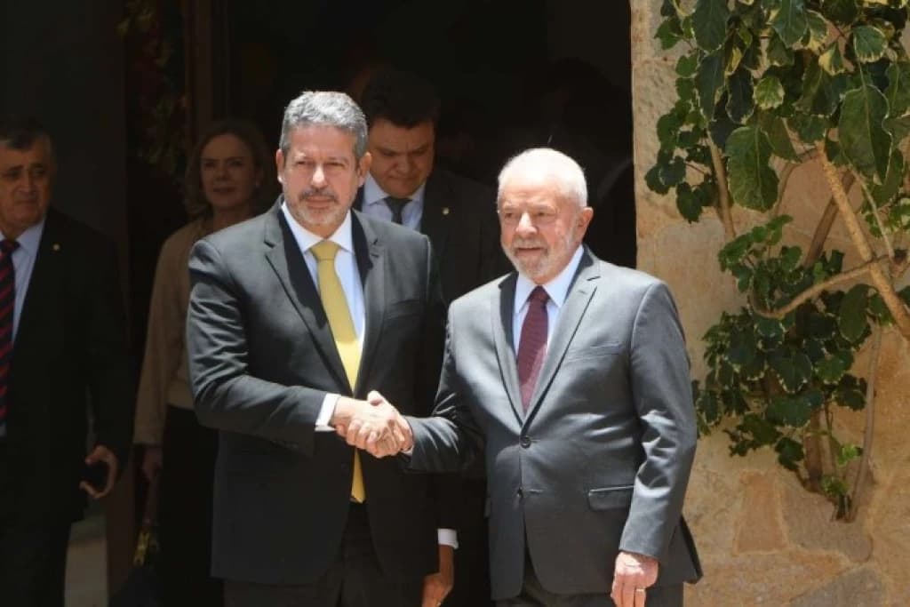 Primeira visita a Brasília como presidente eleito, Lula se reúne com Lira