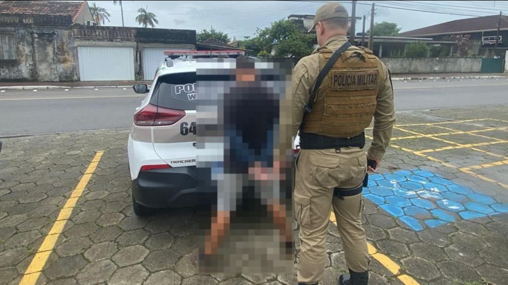 Filho é preso após ameaçar incendiar casa com a mãe dentro, em Tijucas