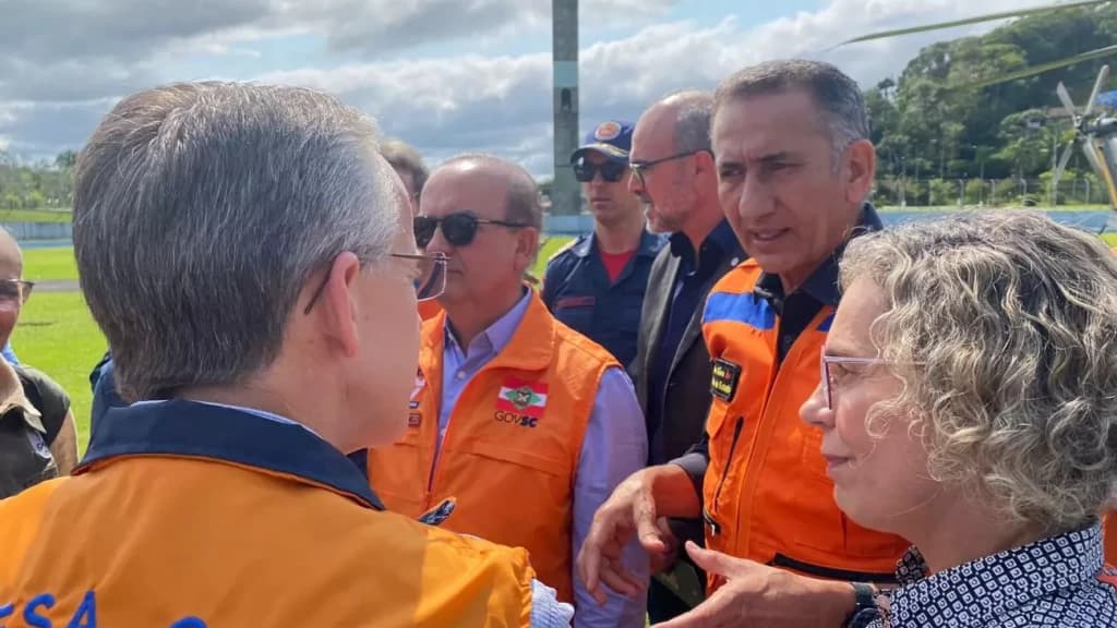 Ministro da Integração anuncia ajuda do Governo Federal para cidades afetadas pela chuva em SC