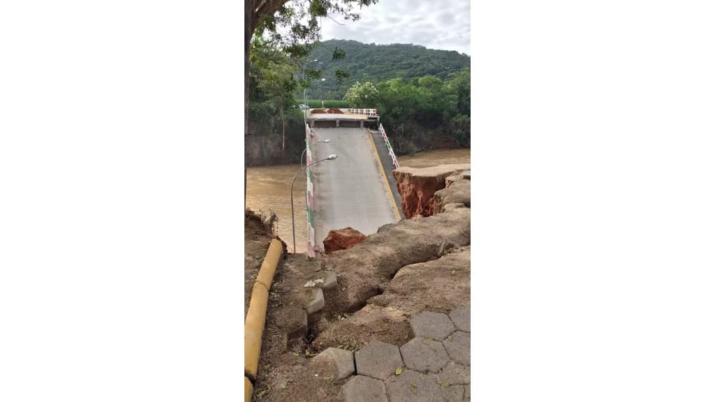 Enchente derruba mais uma ponte em São João Batista