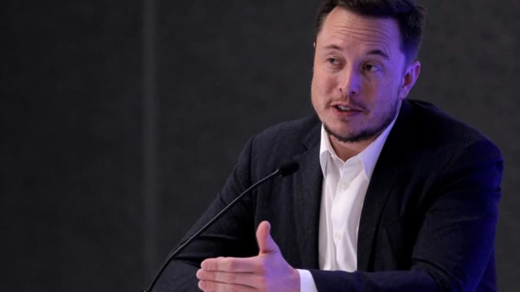 Elon Musk assume controle do Twitter e demite diretores