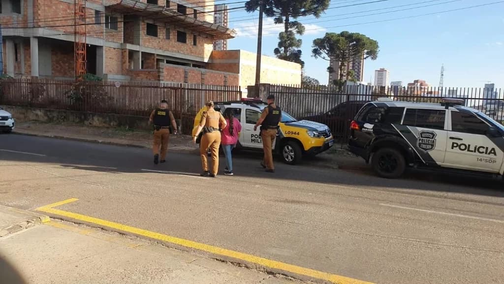 Mulher é presa suspeita de matar próprios filhos de 3 de 10 anos