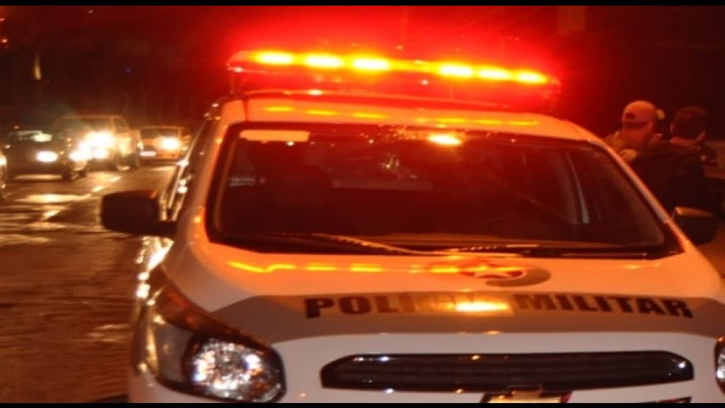 Morador de rua invade casa, espanca mulher e rouba celular, em Itajaí