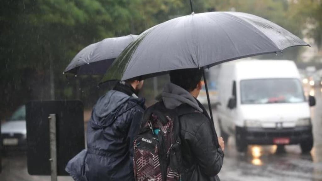 Alerta climático em SC: Queda de temperaturas e risco de temporais
