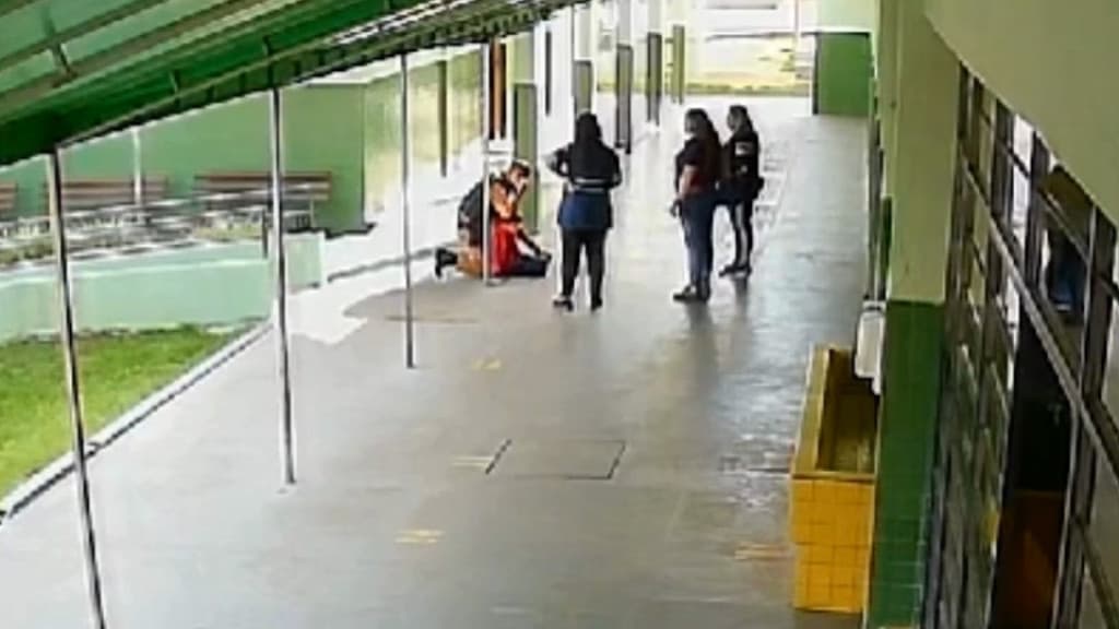 Criança engasgada é salva por PM que estava palestrando em escola