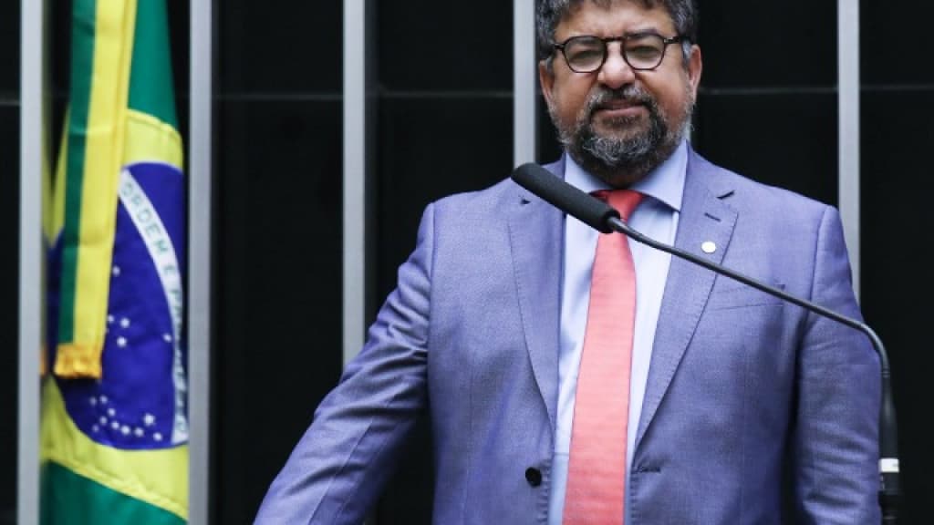 VÍDEO: Petista agride deputado bolsonarista com “tapa na cara”