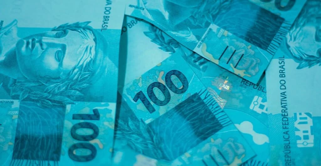 Após quase três décadas, nota de R$ 100 agora vale apenas R$ 13,91; entenda