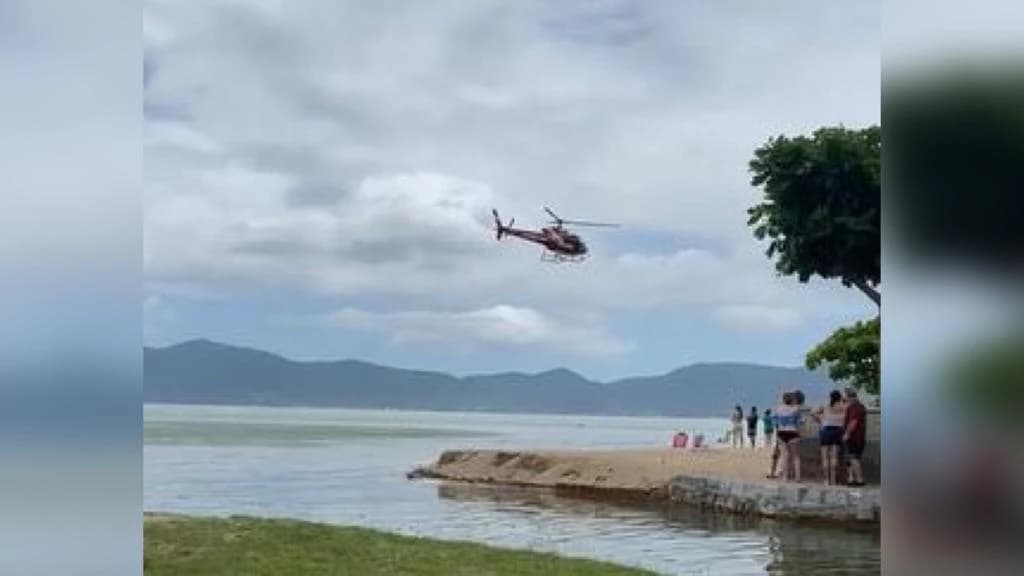 Bombeiros fazem busca por banhista que desapareceu na Praia de Fora, em Palhoça