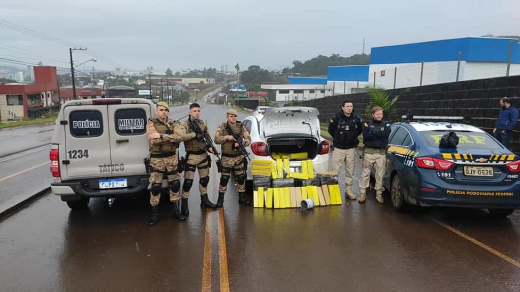 Mais de 200 kg de maconha são apreendidos em ação da PM e PRF em SC