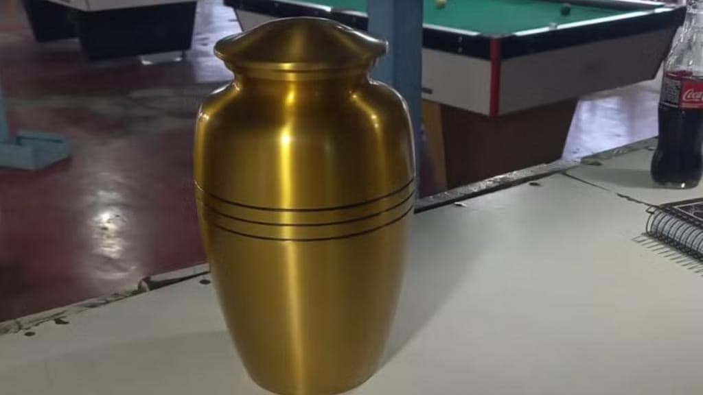Urna funerária encontrada em bar de Itapema gera dúvidas: “de quem é o morto?”