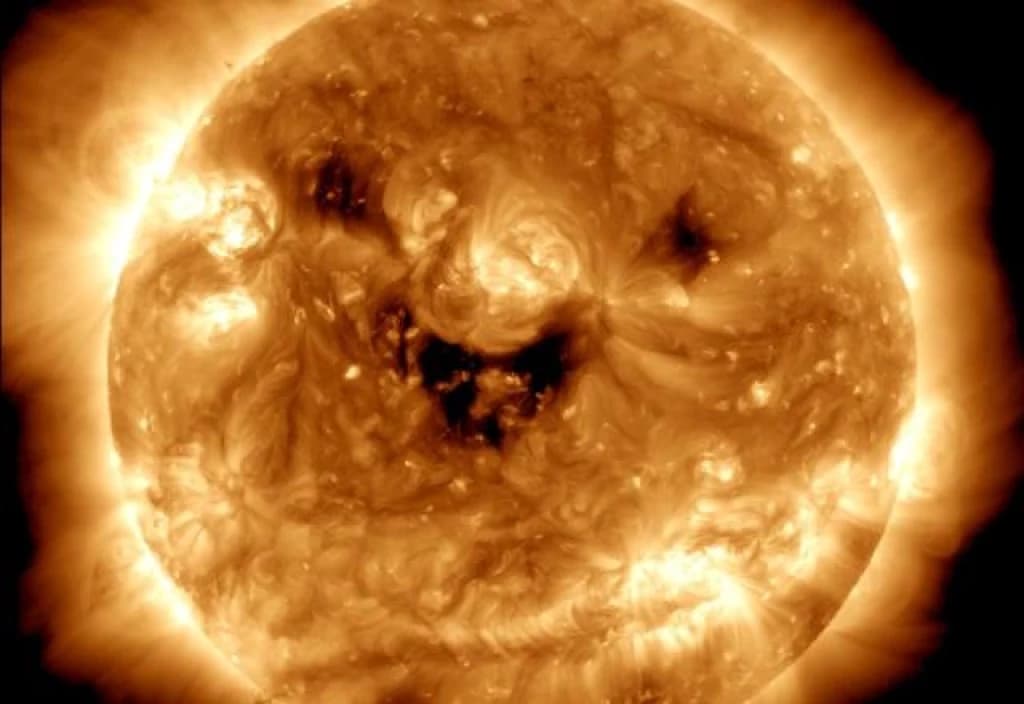 Sol “sorrindo” viraliza nas redes após Nasa divulgar imagem
