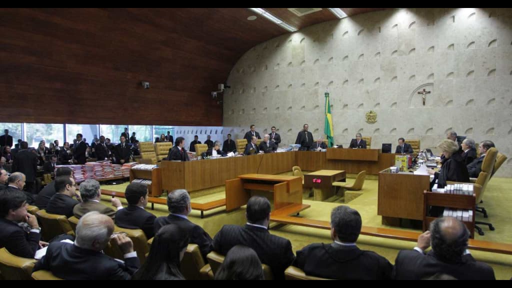 Bancos poderão tomar imóveis de devedores sem decisão judicial, diz maioria do STF
