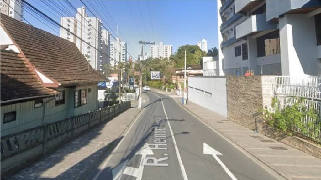 Mais de R$ 50 mil em medicamentos são levados de clínica veterinária em Blumenau