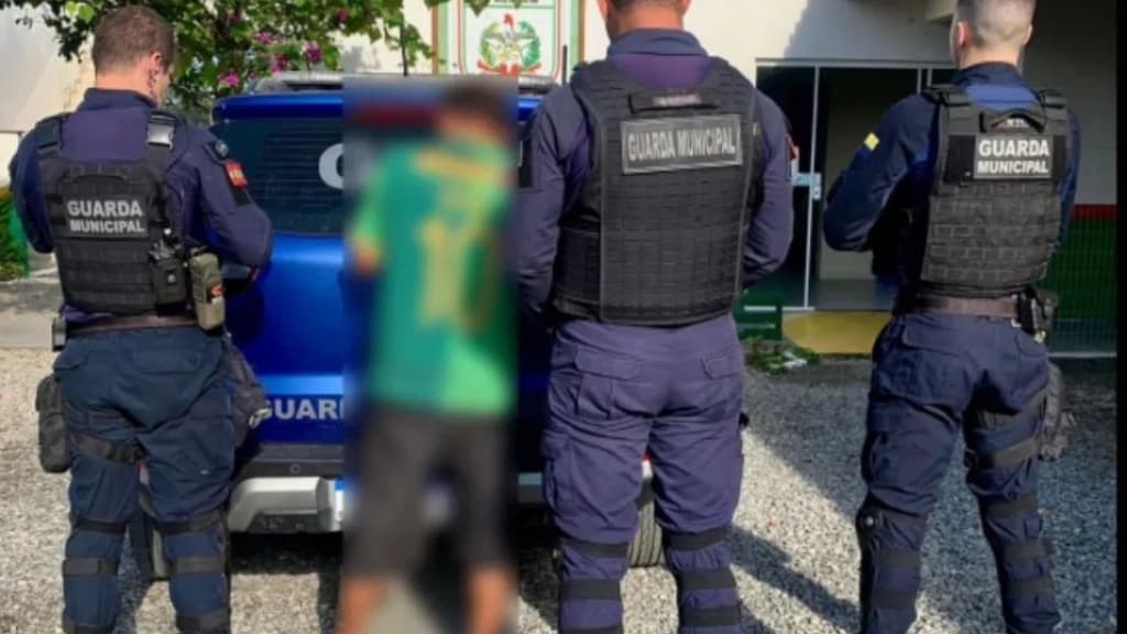 Homem é preso em Itapema por vender fogos de artifício para crianças em Porto Belo