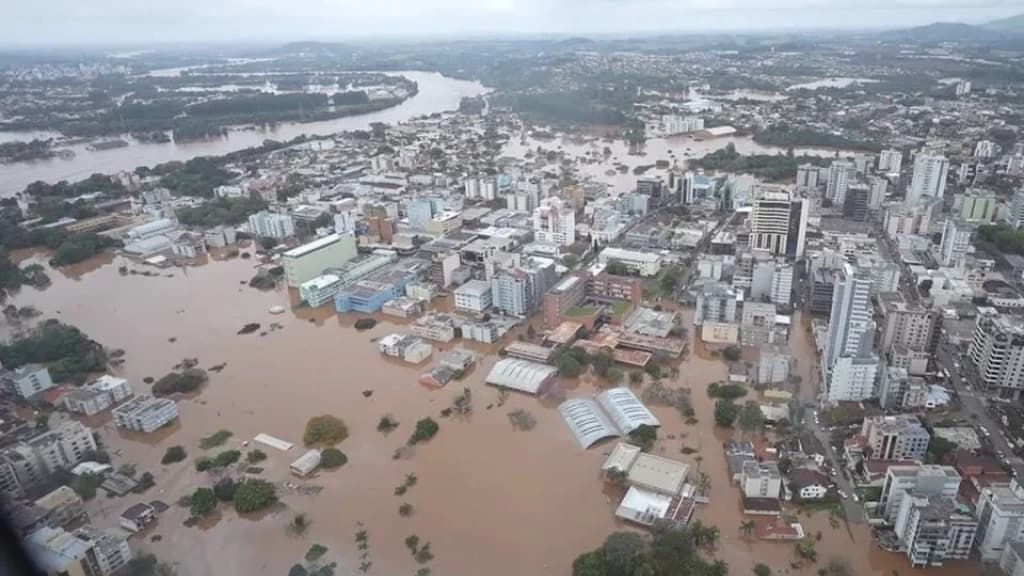 Sobe para 27 o número de vítimas do ciclone devastador no RS