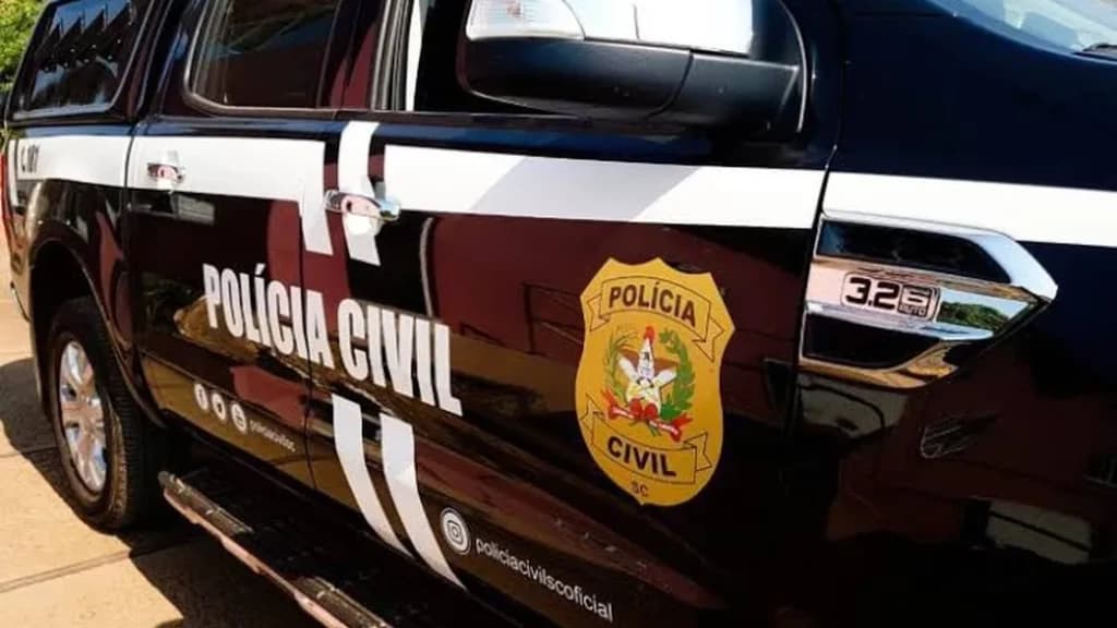 Mãe e bebê mantidos em cárcere privado são resgatados em Camboriú