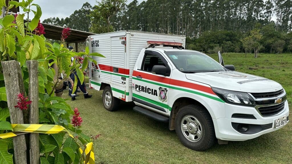 Mulher morre após sofrer choque elétrico com cortador de grama em SC