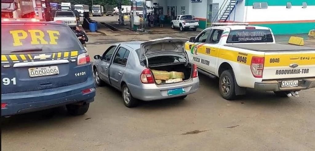 Adolescente de 13 anos é flagrado dirigindo carro com 152 kg de maconha, em SC