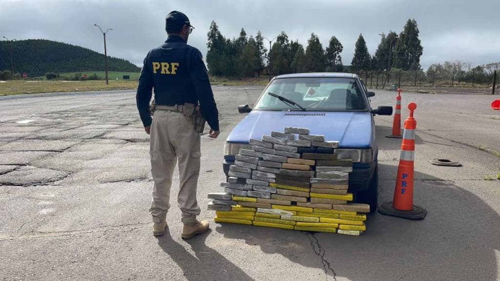 Adolescente é pego dirigindo “Uninho” com 58 kg de drogas em SC