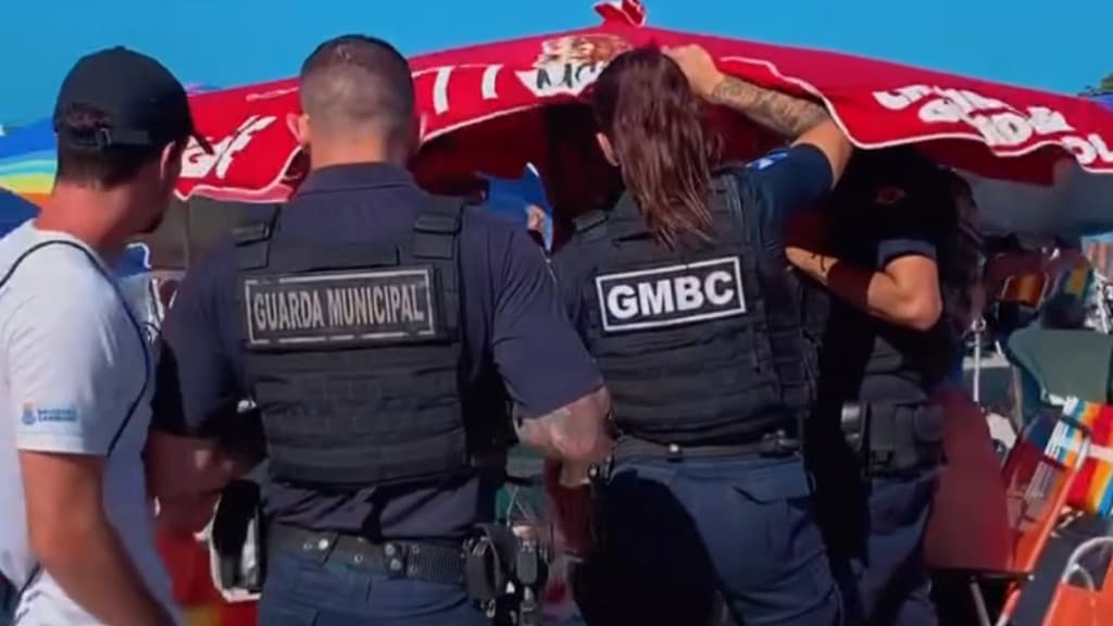 “Operação” apreende caixas de som na praia em Balneário Camboriú