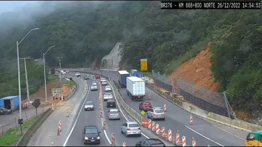 Trecho da BR-376 volta a ser interditado por conta das fortes chuvas
