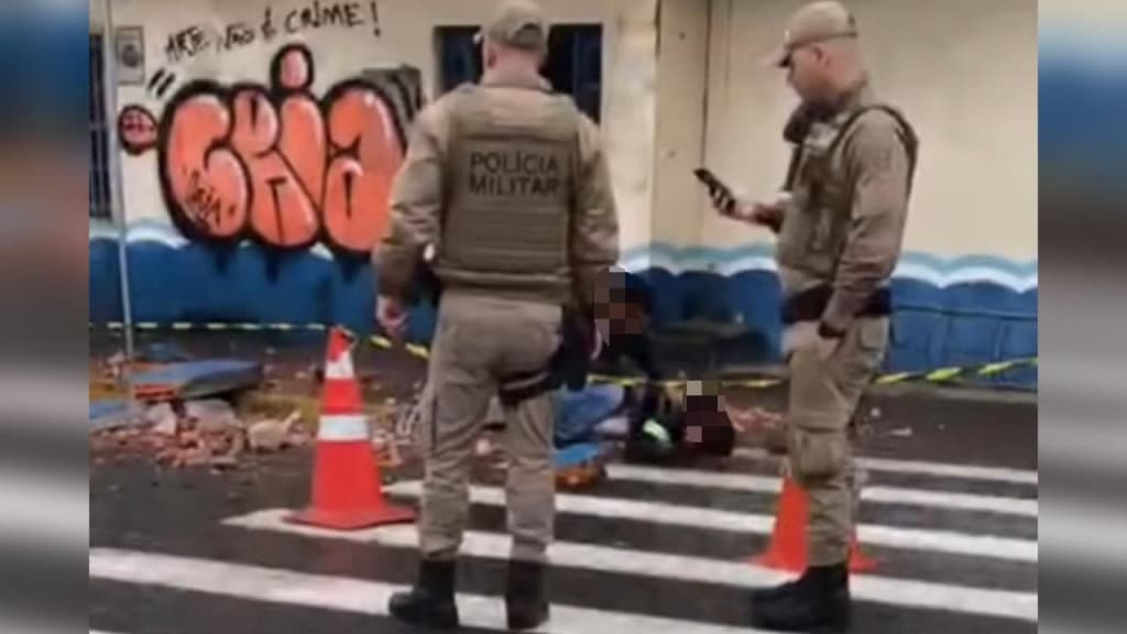 Estrutura de concreto desaba na cabeça de trabalhador durante demolição de prédio