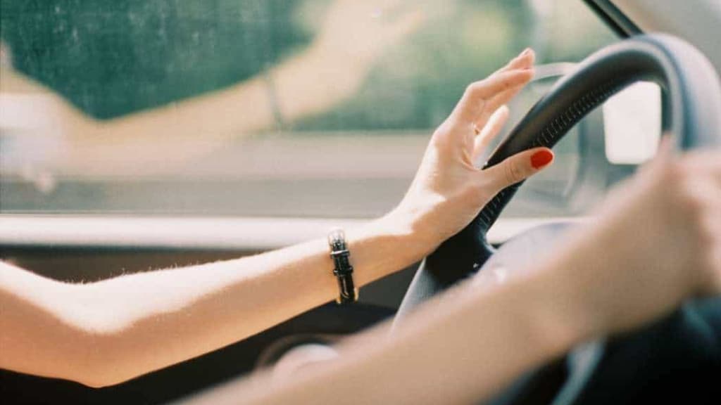 Mulher tem a CNH suspensa por não pagar dívida