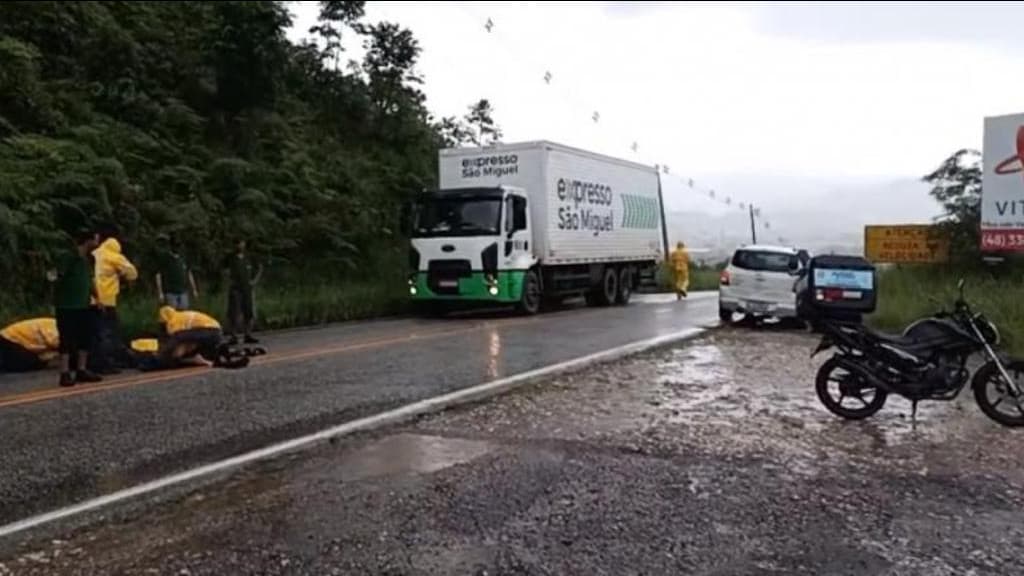Trabalhador sofre queda de moto na SC-108, em São João Batista