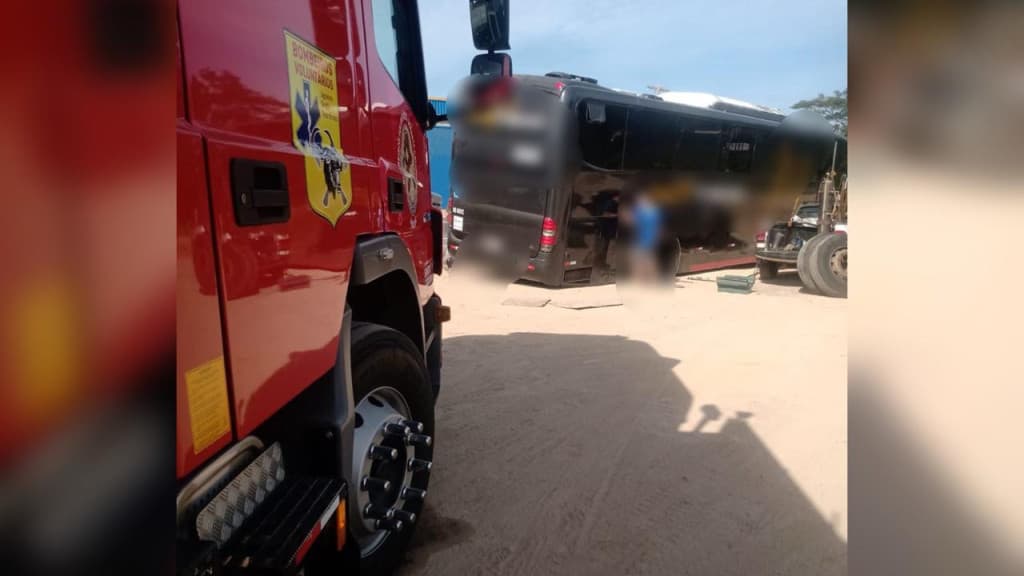 Macaco hidráulico escapa e  ônibus esmaga perna de mecânico durante manutenção