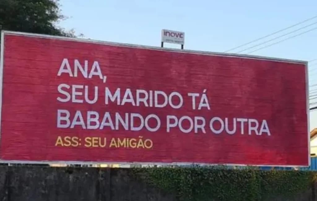 “Amigão” manda recado por outdoor em SC e intriga moradores