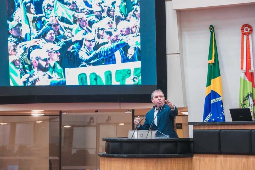 Deputados cobram punição à falsa acusação de apologia ao nazismo em SC