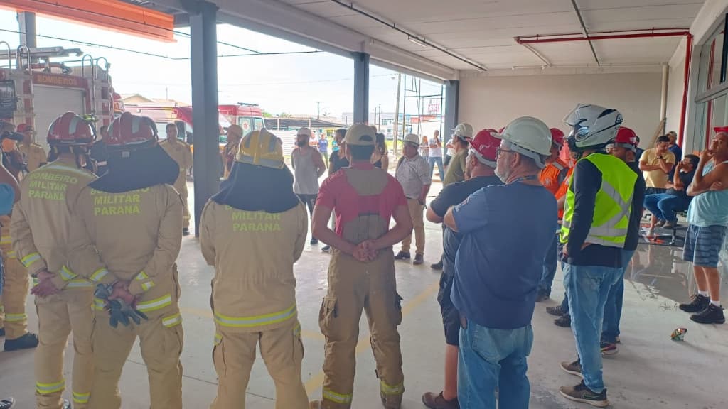 Desabamento de teto de supermercado deixa três mortos e buscas são encerradas no Paraná