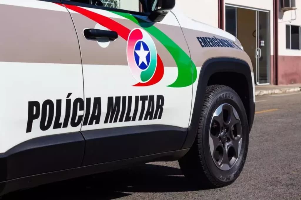 Homem é morto a tiros dentro de lanchonete em Florianópolis