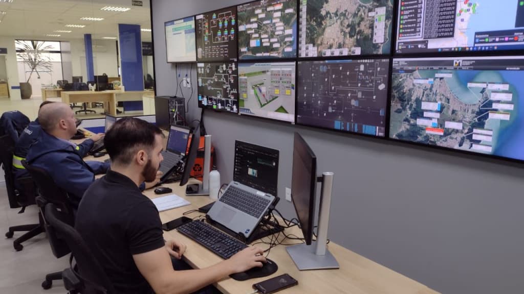 Centro de Operações Integradas monitora o abastecimento de água 24 horas, sete dias por semana