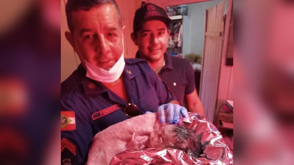 Princesa apressadinha nasce em casa com auxílio de bombeiros em SC