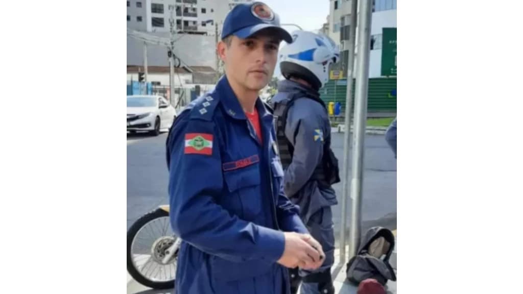 Capitão dos Bombeiros  prende ladrão em SC