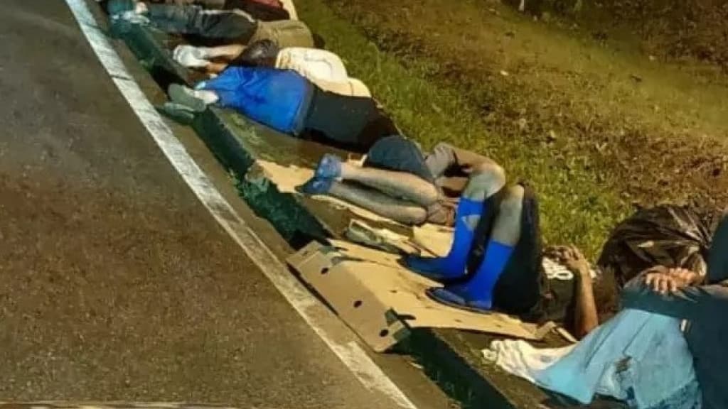 Moradores de rua reclamam da PM: “expulsaram a gente de Itajaí”