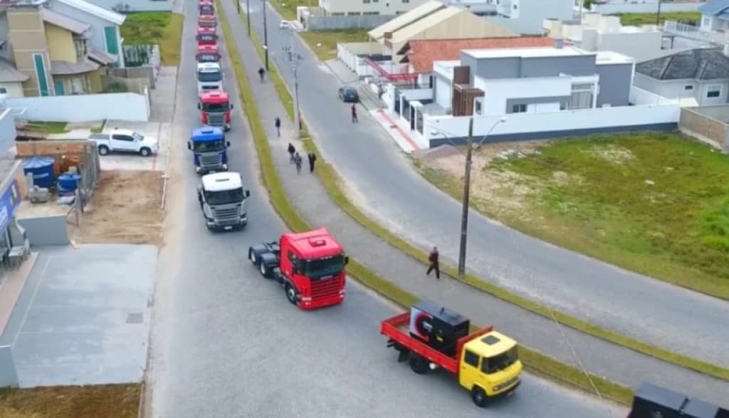 “Tinha até criança dirigindo caminhão”, diz PM sobre procissão de São Cristóvão