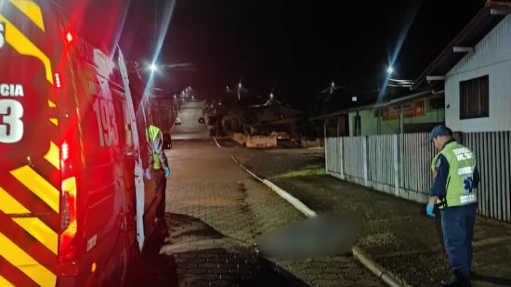 Mulher é presa após matar marido com perfuração no peito em SC