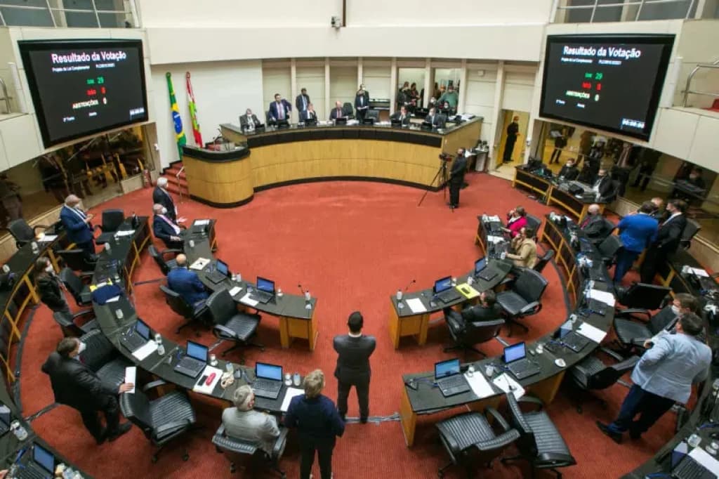 Deputados aprovam parceria de 15 anos para utilização da mão de obra de presos em SC