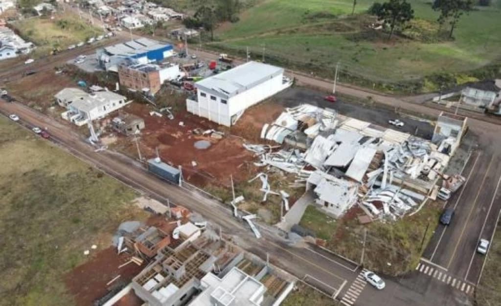 Alerta: SC pode ser atingida por tornados e microexplosões nas próximas horas